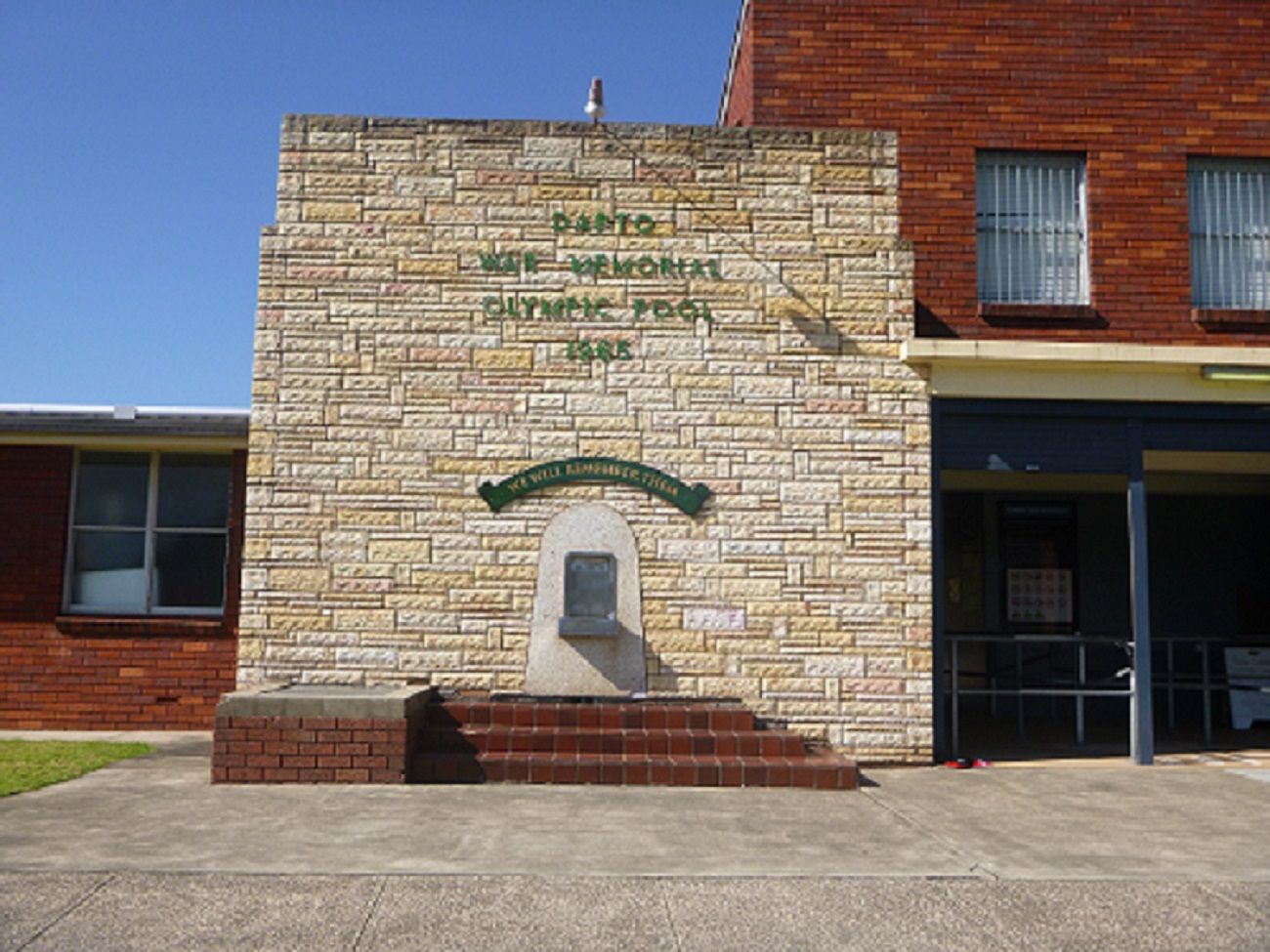 Dapto War Memorial Olympic Pool