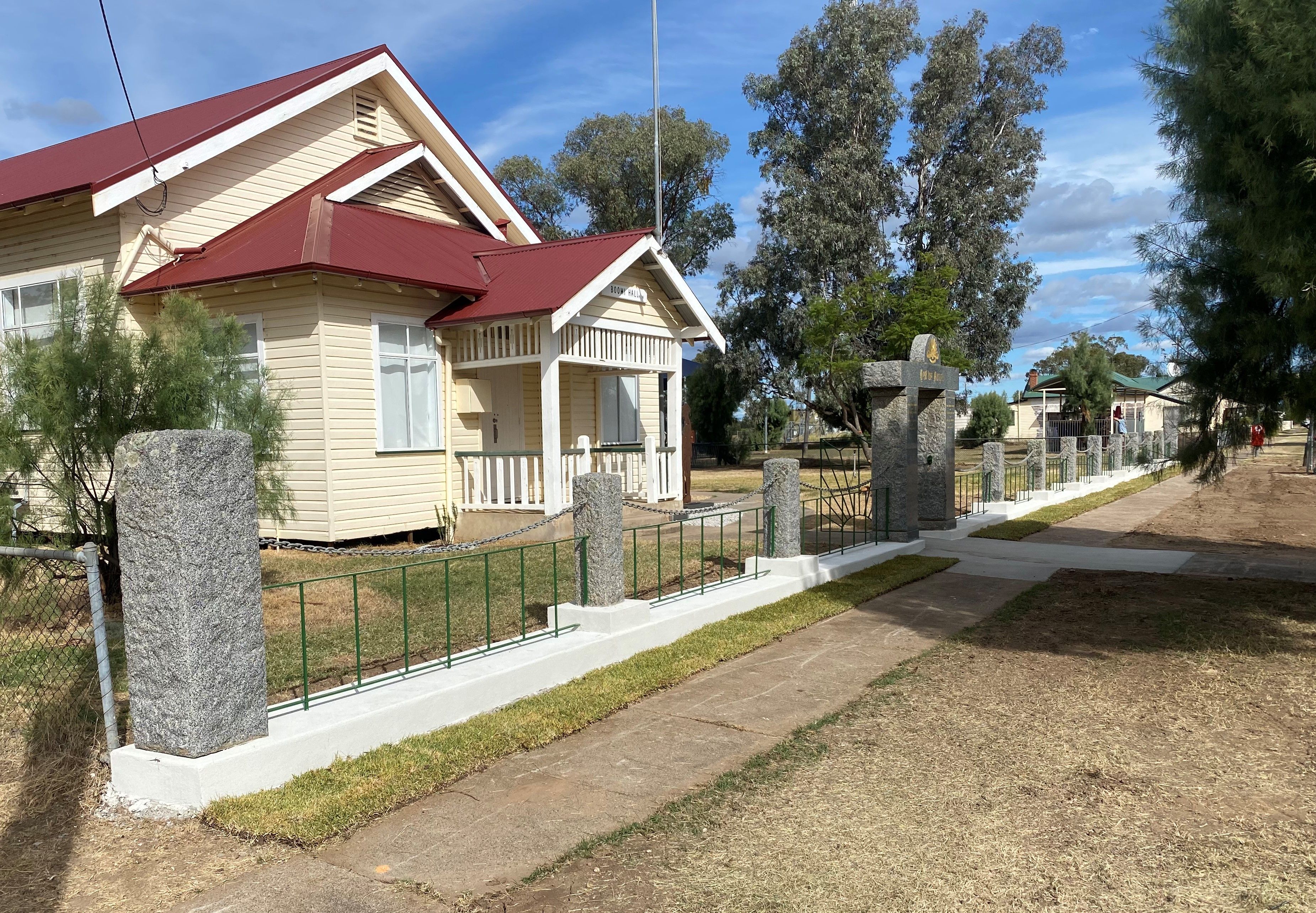 Boomi First World War Memorial Hall and Second World War Memorial Gates photo 1