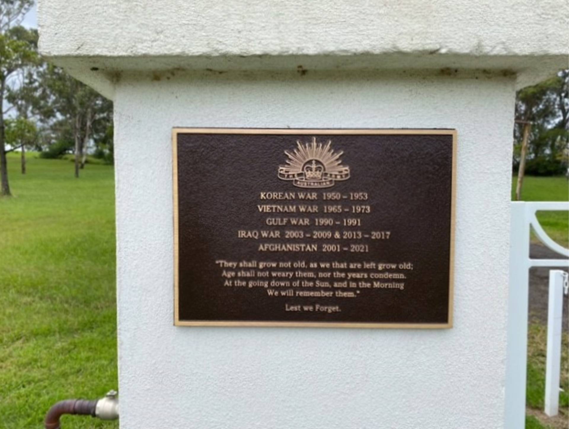 Former Pokolbin Public School First and Second World War Memorial Gates photo 1