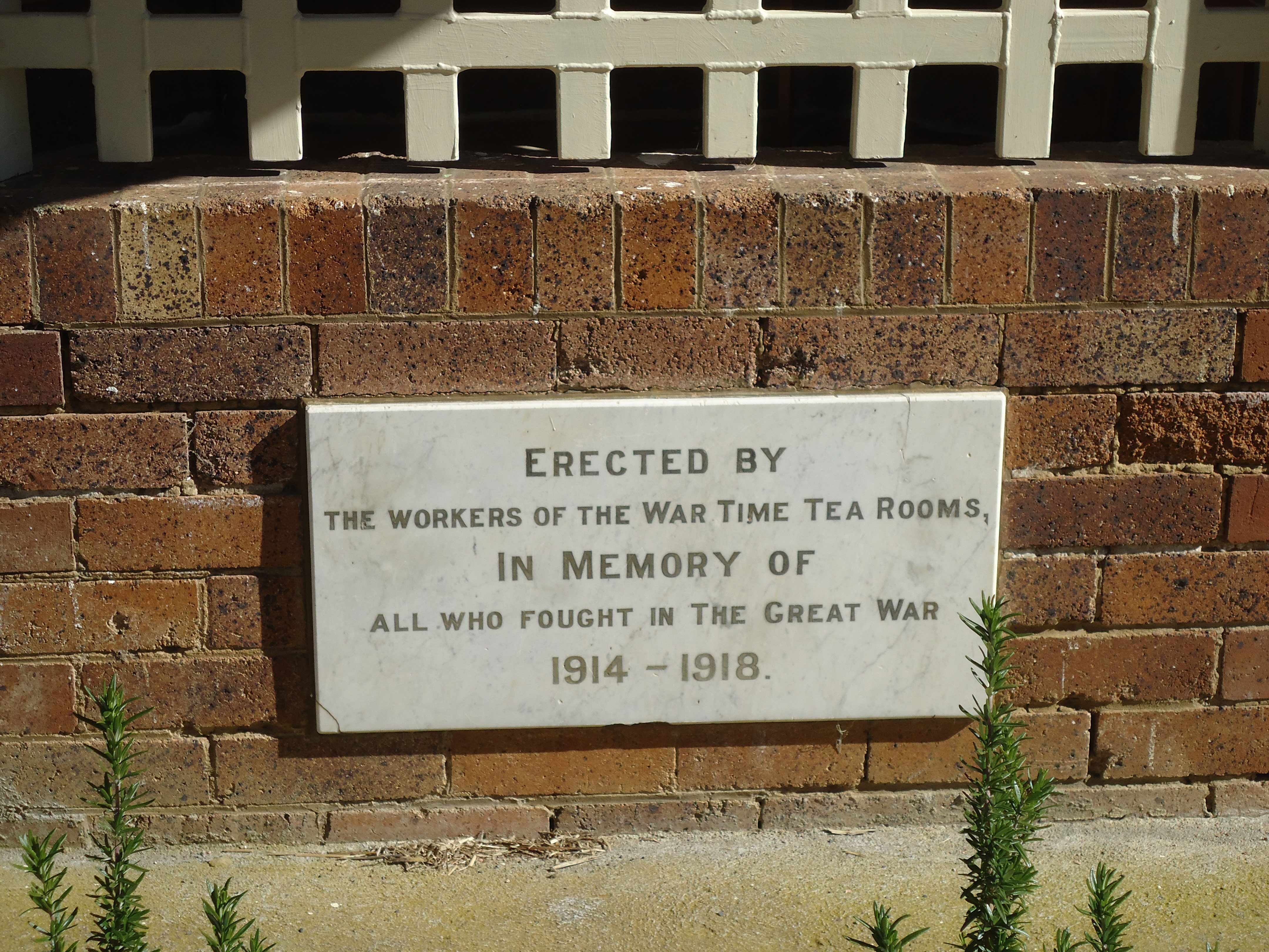 Glen Innes Anzac Park Great War Memorial Kiosk photo 1