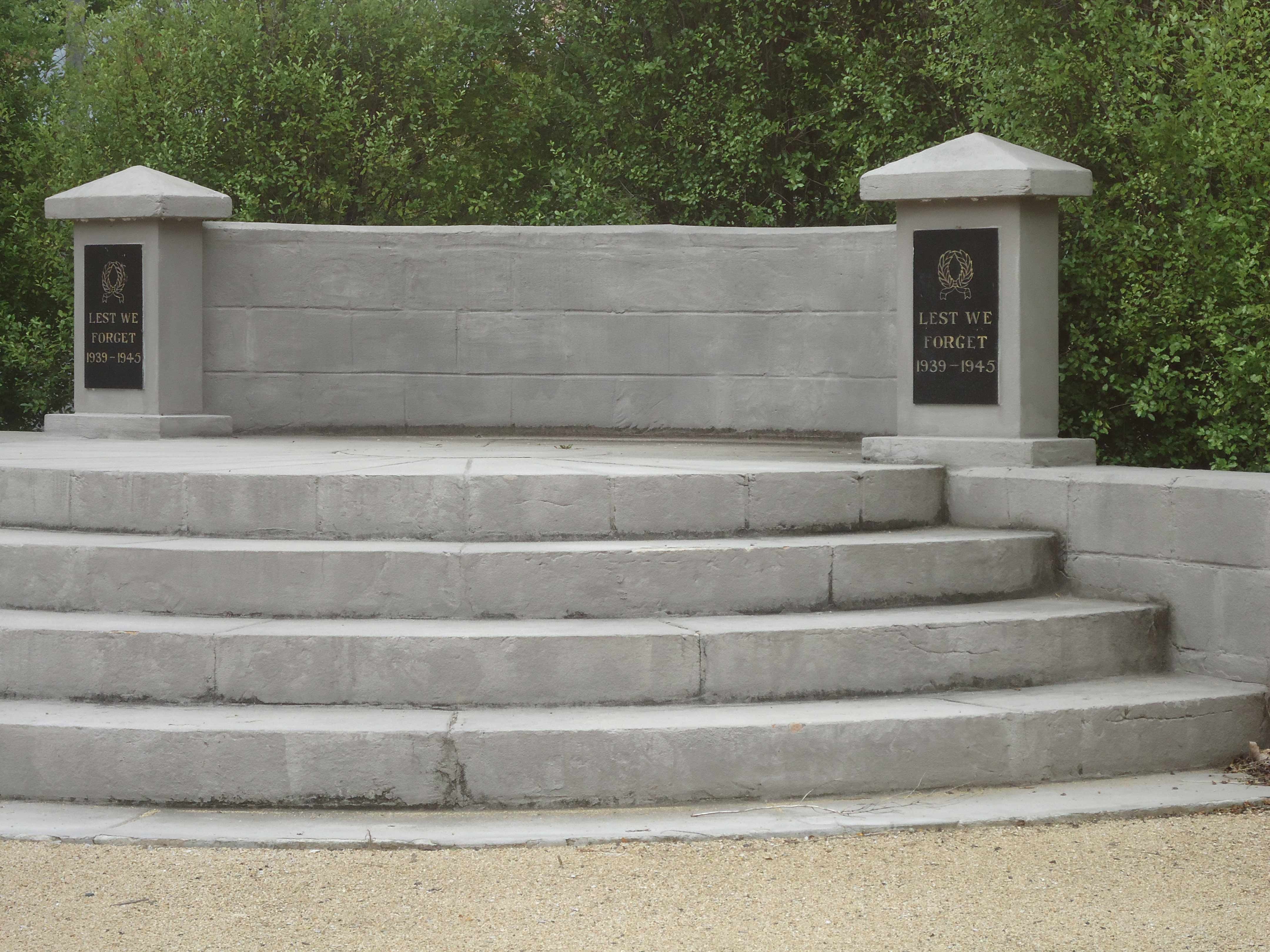 Glen Innes Anzac Park War Memorial Dais photo 1