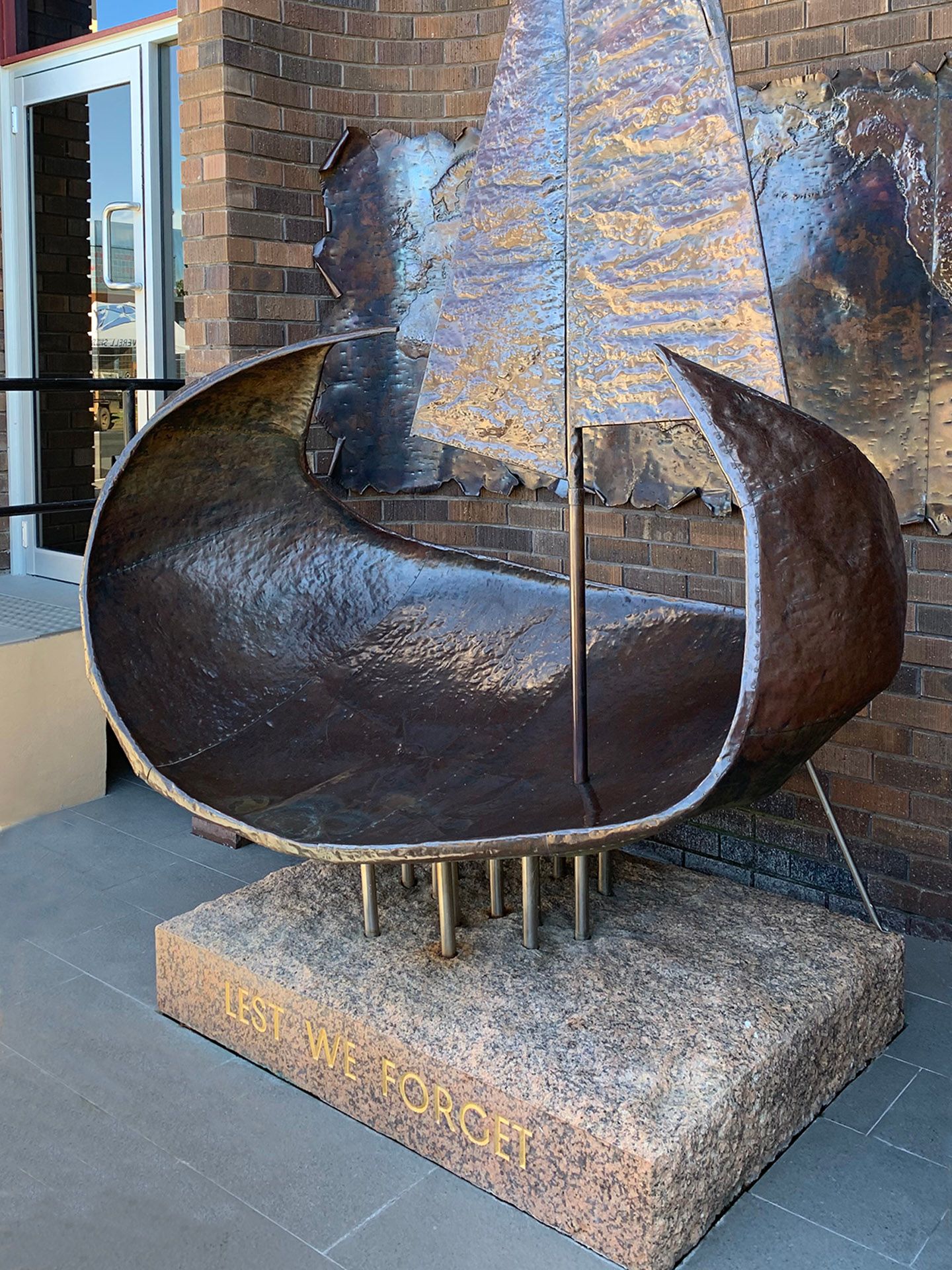 Inverell R.S.M. Club Memorial Sculpture photo 1
