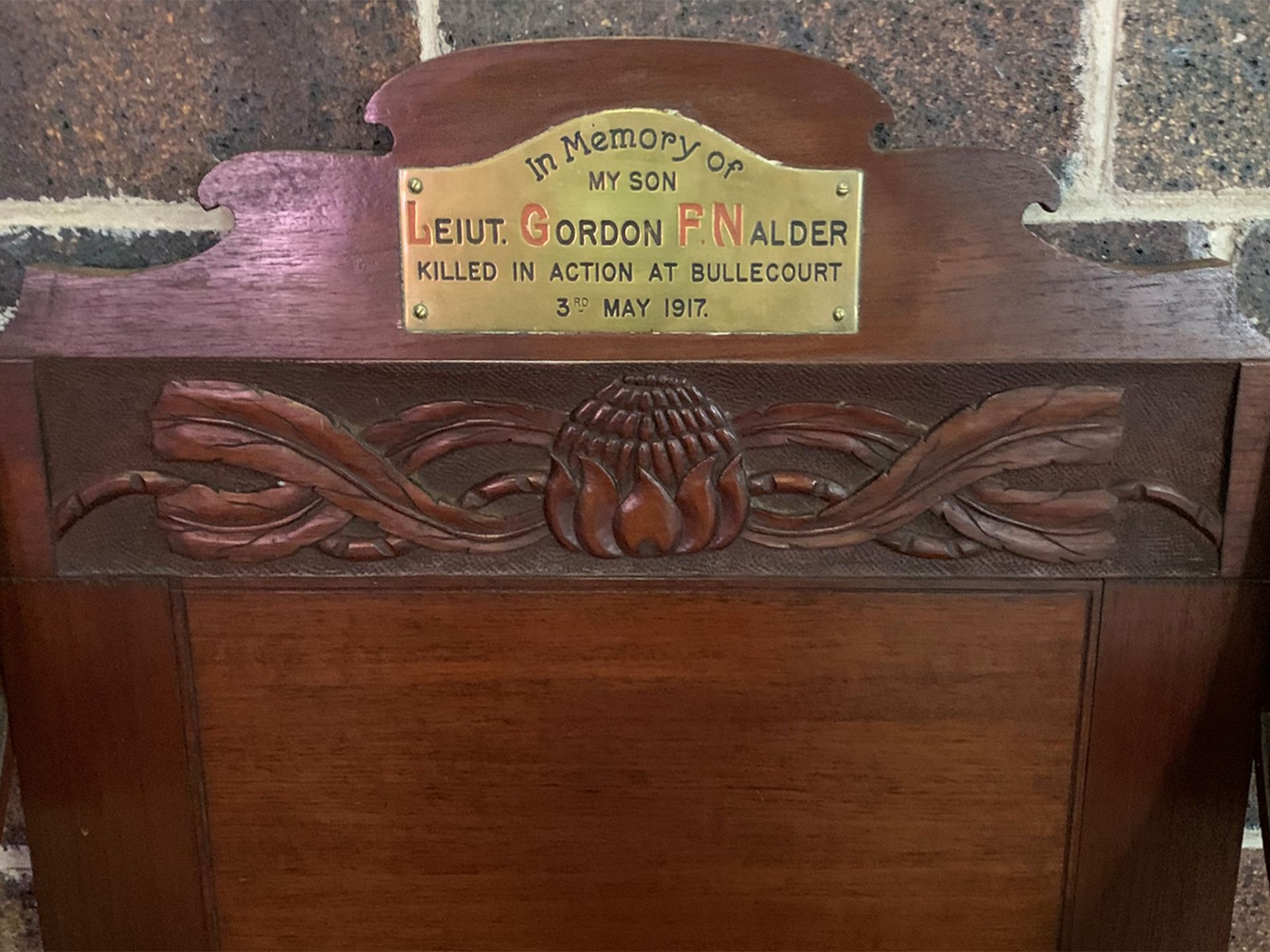 Lieutenant Gordon Frederick Nalder Memorial Chair, Guyra photo 1