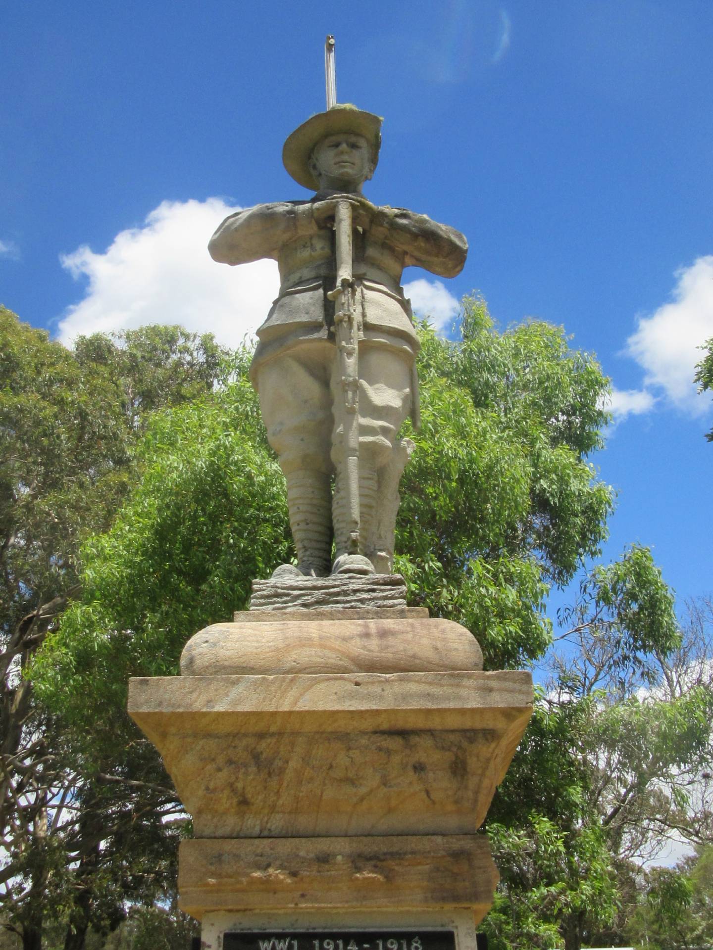 Liston-Amosfield First and Second World Wars Memorial photo 1