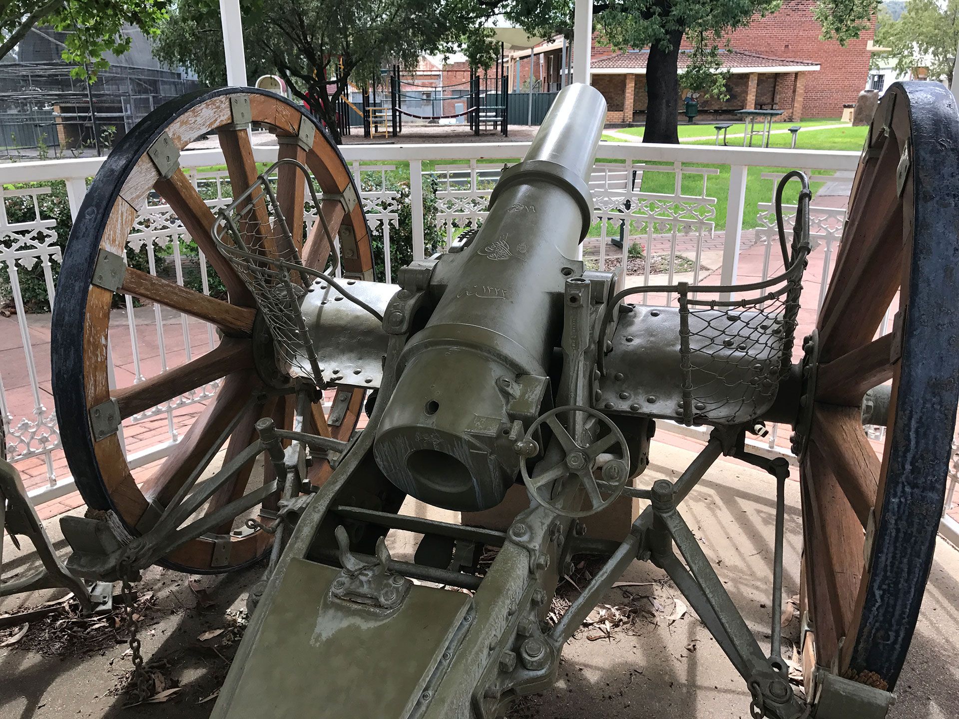 Manilla Great War Field Gun and Machine Gun photo 1