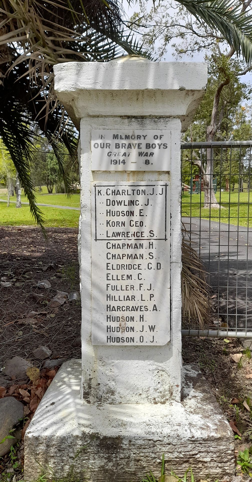 Millbank Public School Memorial Gates photo 1