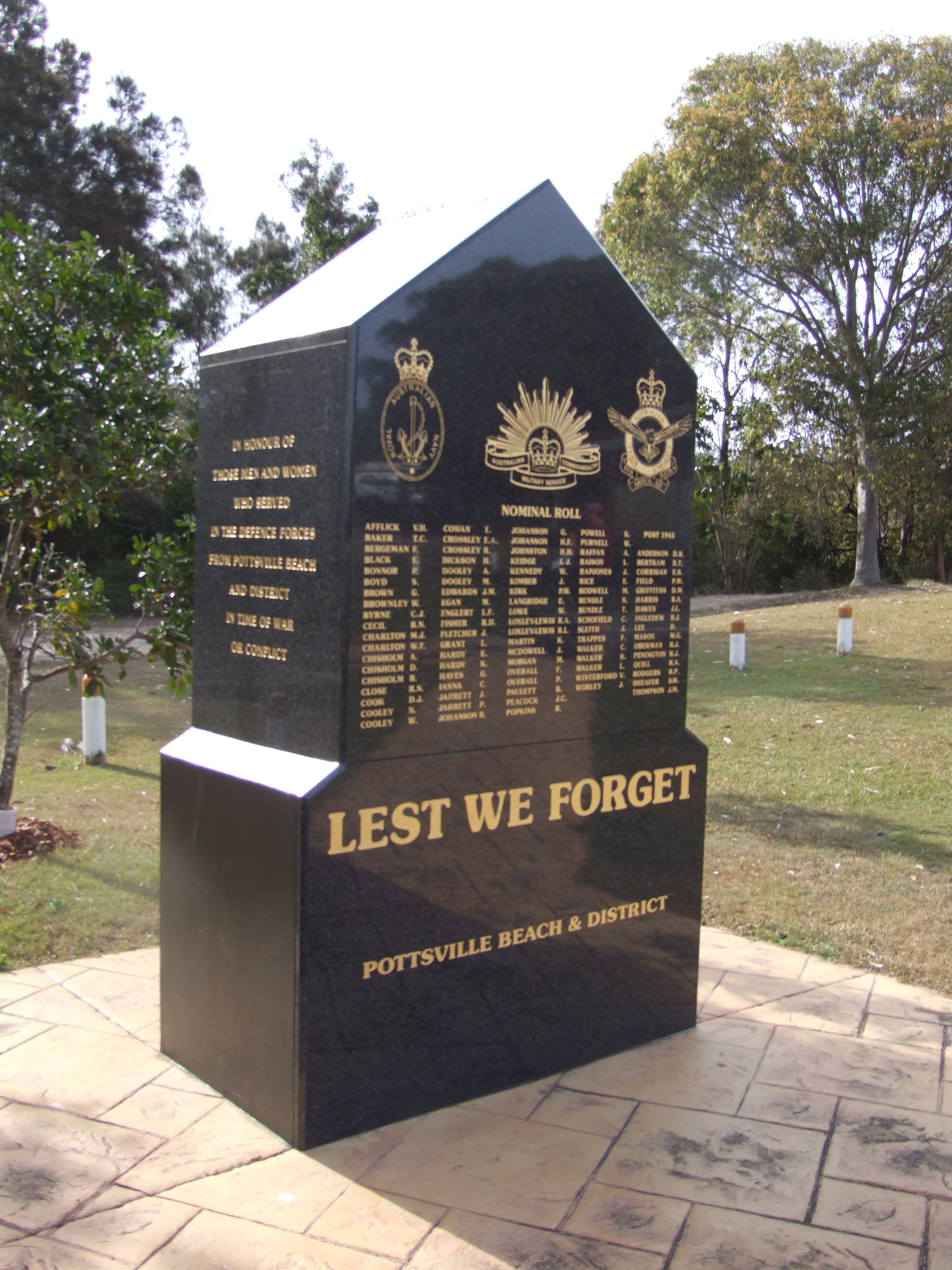 Pottsville Beach Cenotaph photo 1