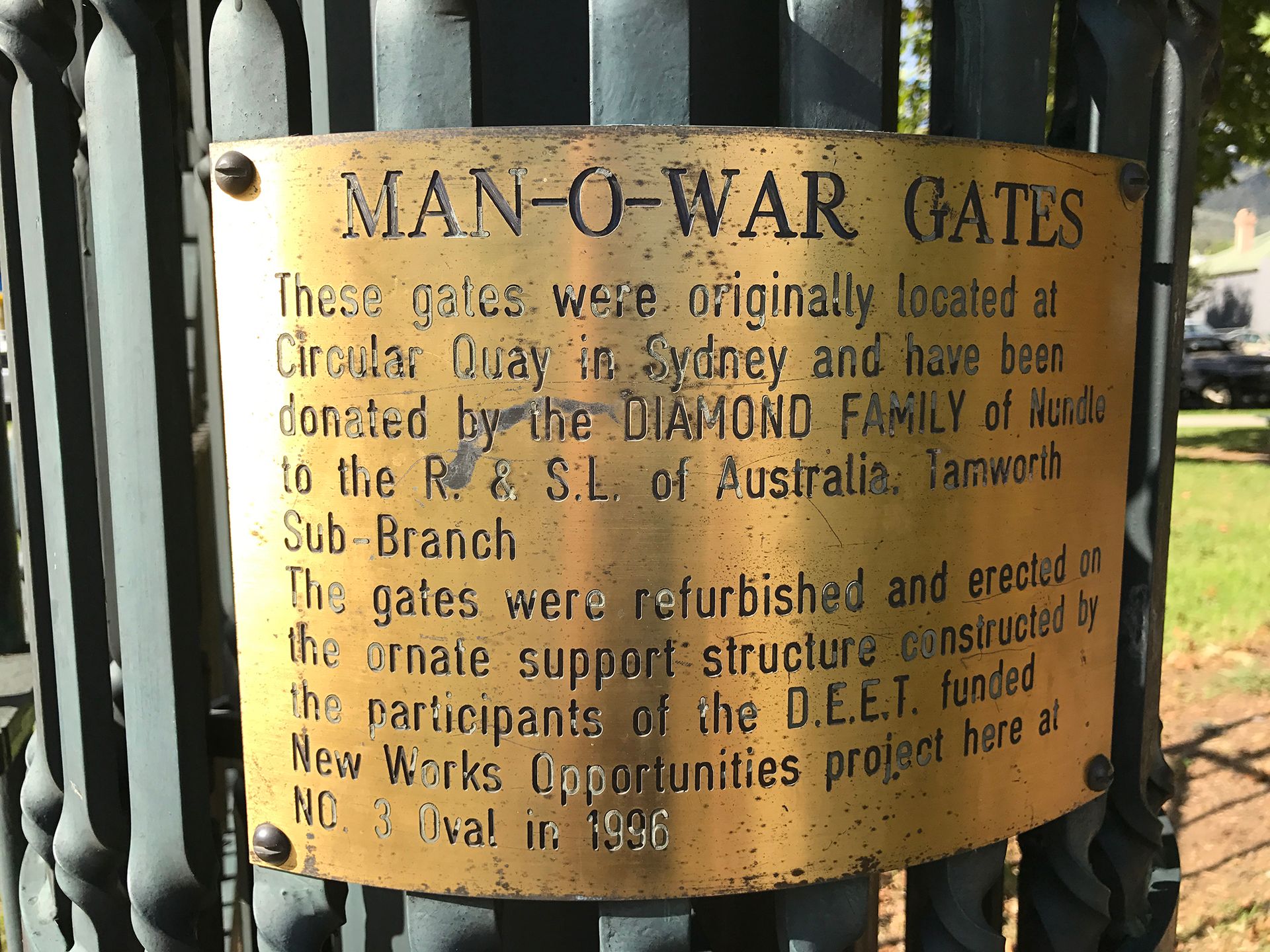 Tamworth Man-O-War Memorial Gates photo 1
